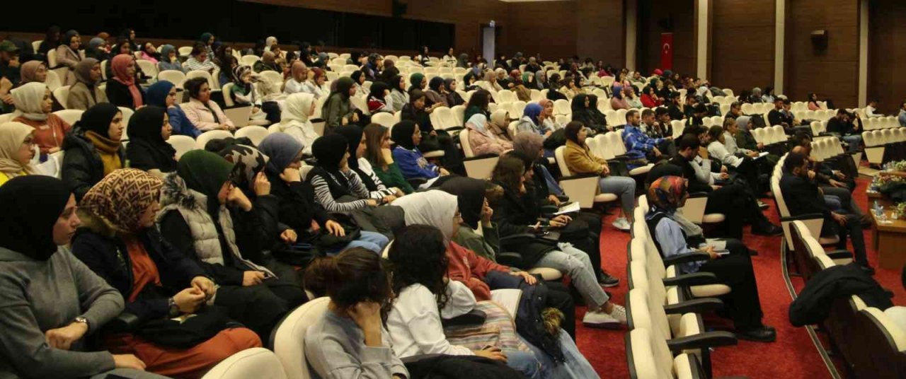 NEVÜ’de ’Şiir-Şair ve Peygamber’ konulu söyleşi düzenlendi