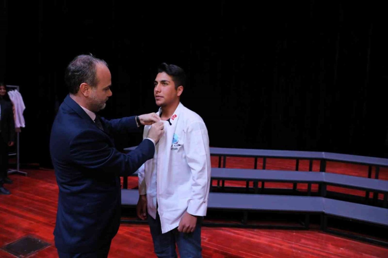 Üniversitede aşçılık önlüğü giyme töreni yapıldı