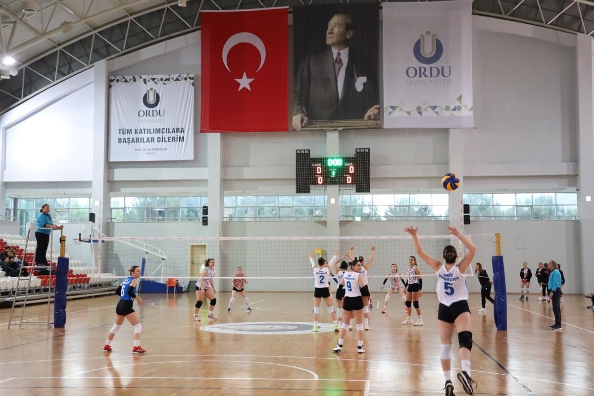 Ordu’da, üniversiteler arası voleybol müsabakaları başladı