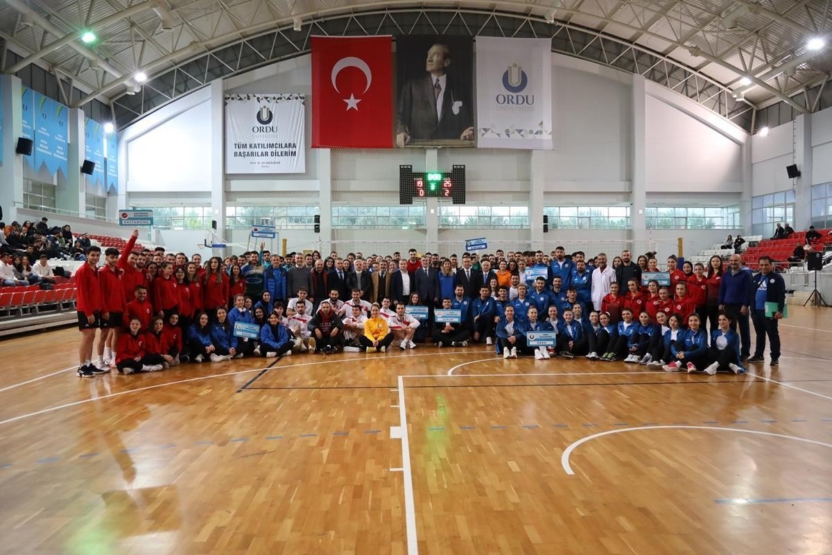 Ordu’da, üniversiteler arası voleybol müsabakaları başladı
