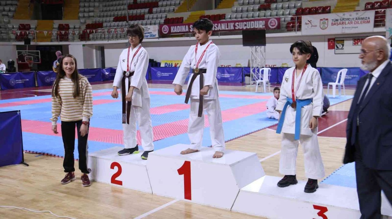 Sivas’ta karate coşkusu yaşandı