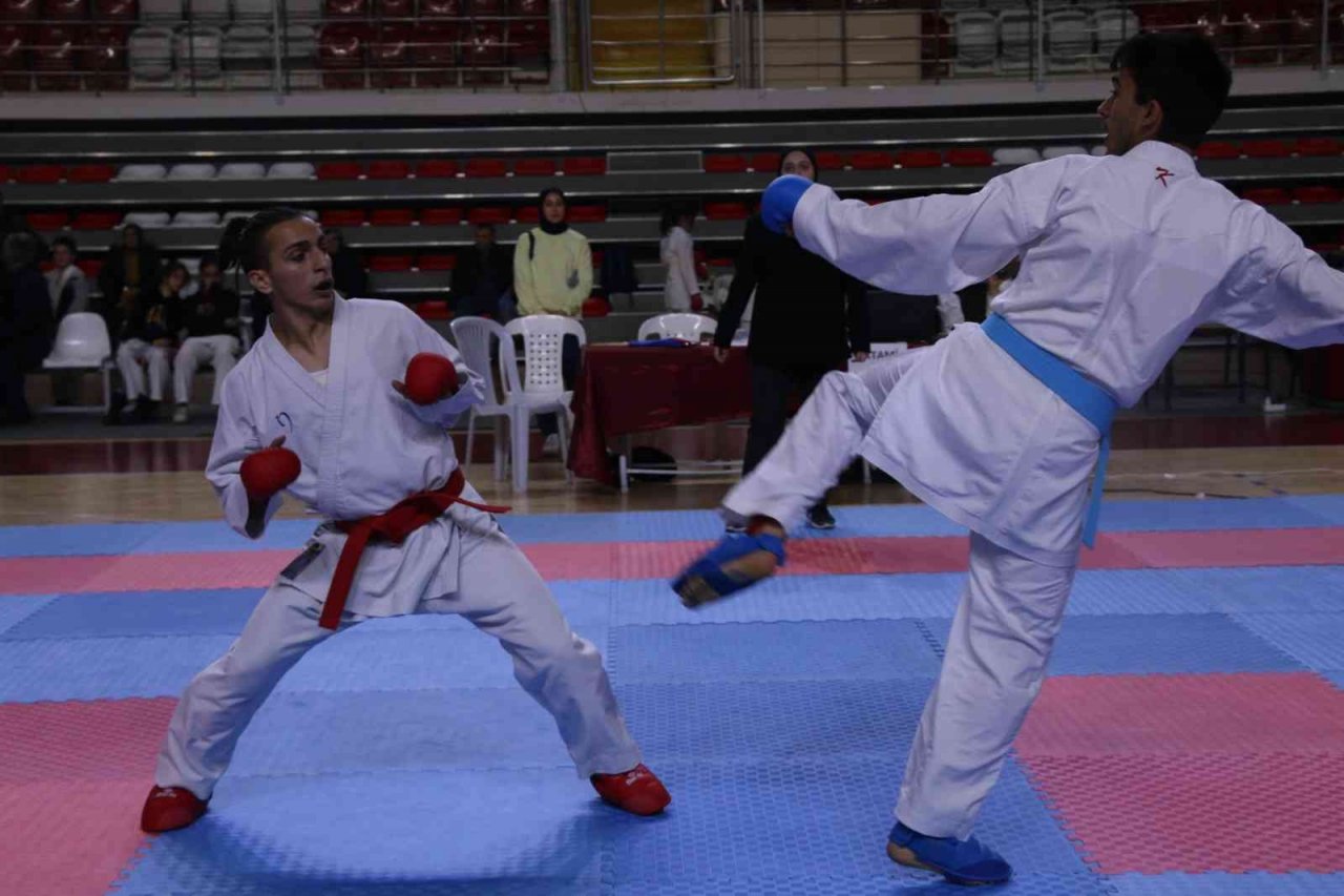 Sivas’ta karate coşkusu yaşandı