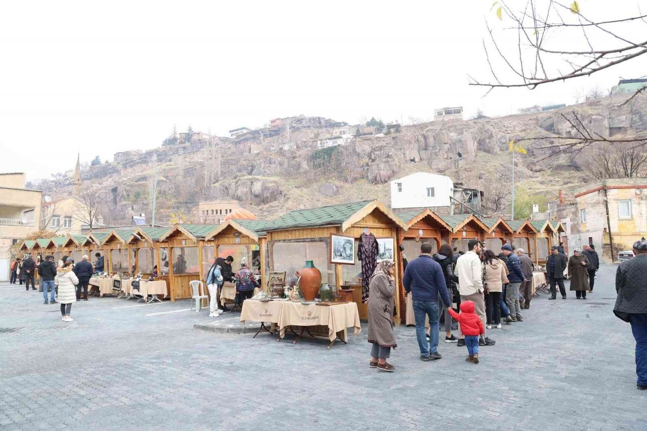 Antika Pazarı yine farklı yine canlı