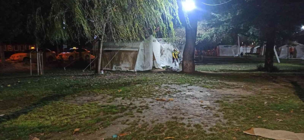 Düzce’de çadırları lodos vurdu