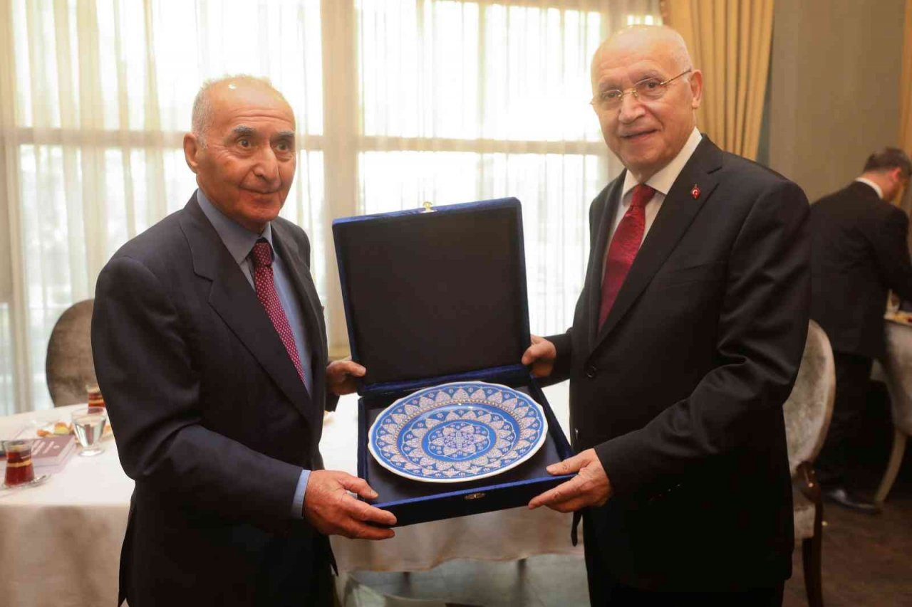 TÜSİAV’dan Hikmet Çetin’e Vefa Beratı