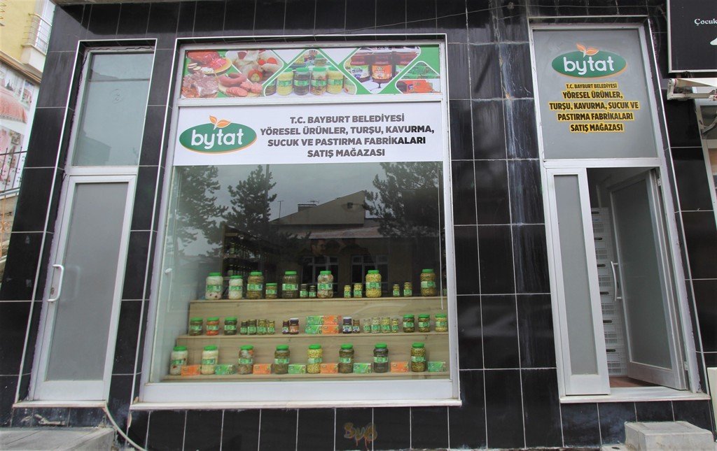 Yöresel Ürünler ve Turşu Fabrikası üretiyor, Bayburt kazanıyor