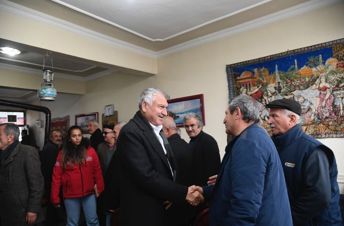 Başkan Karalar, Tufanbeyli’de güneş enerjisi paneli dağıttı