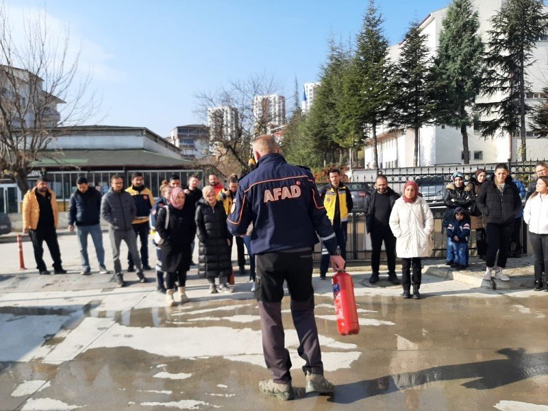 112 Acil Sağlık hizmetleri çalışanlarına eğitimler verildi