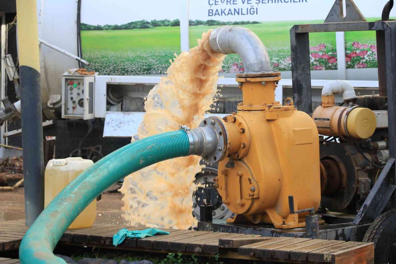 Selin vurduğu yer altı otoparkındaki 245 araç için su tahliyesi yapılıyor