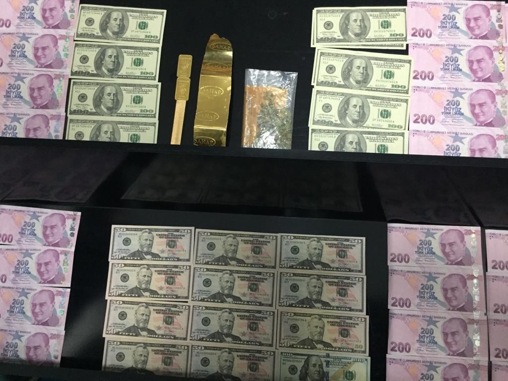 Adana’da sahte para operasyonunda külçe altın ele geçirildi