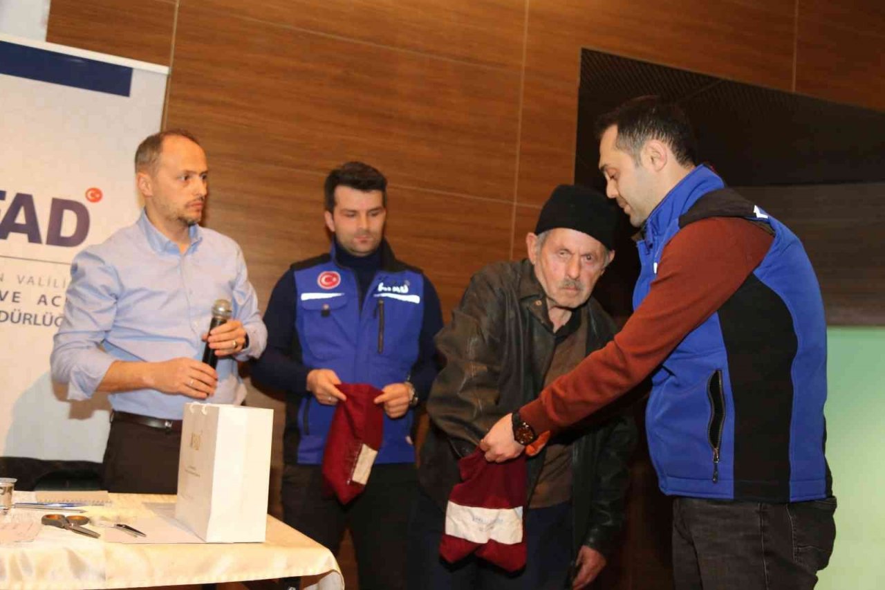 Artvin’in Borçka ilçesinde 44 afet konutunun anahtar teslim töreni yapıldı