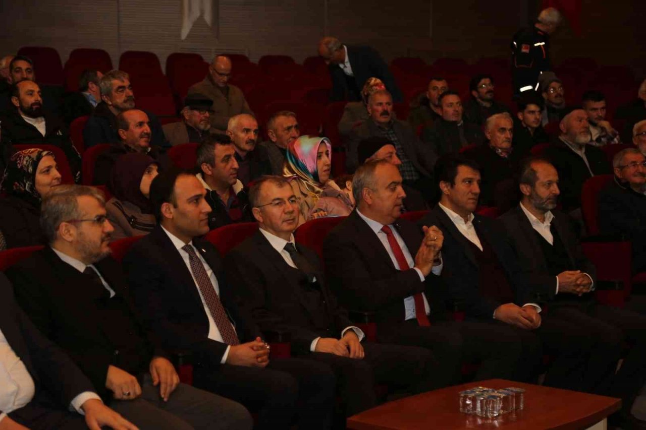 Artvin’in Borçka ilçesinde 44 afet konutunun anahtar teslim töreni yapıldı