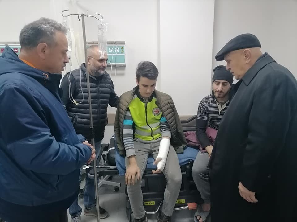 Başkan Pekmezci, yaralı işçileri hastanede ziyaret etti