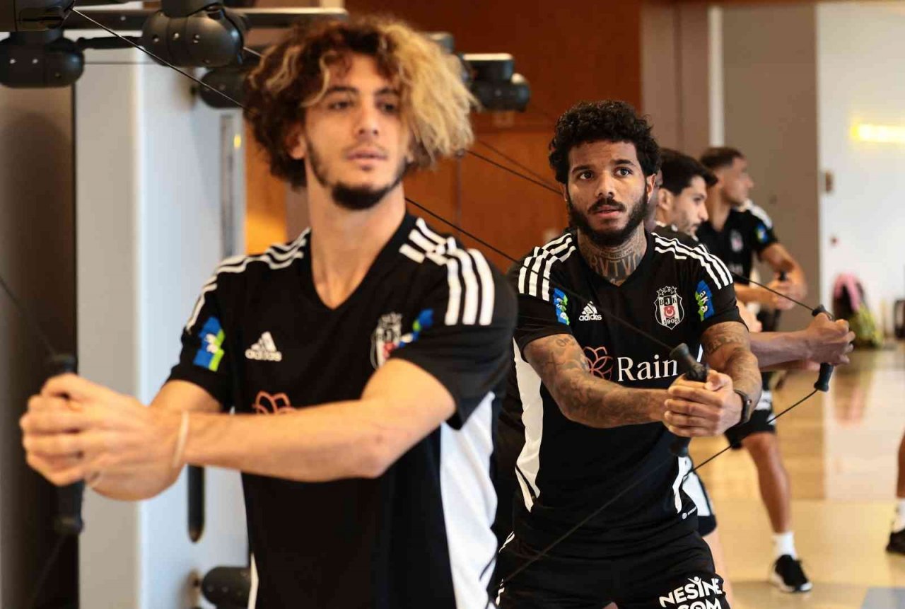 Beşiktaş salonda çalıştı