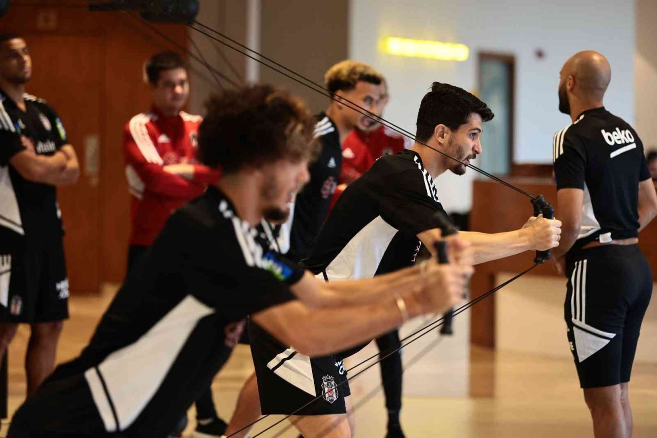 Beşiktaş salonda çalıştı