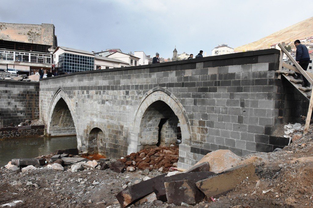 Bitlis’te tarihi köprülerin restorasyonu tamamlandı