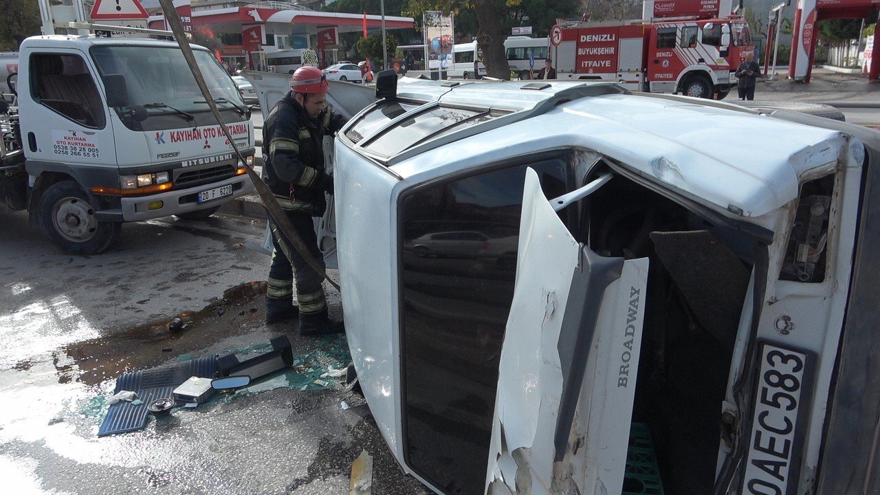 Bariyere çarpıp ters dönen otomobilden sağ çıktı