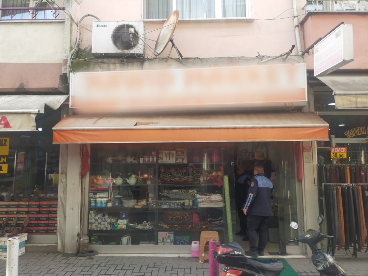 Tarihi geçmiş ürünleri satacaktı