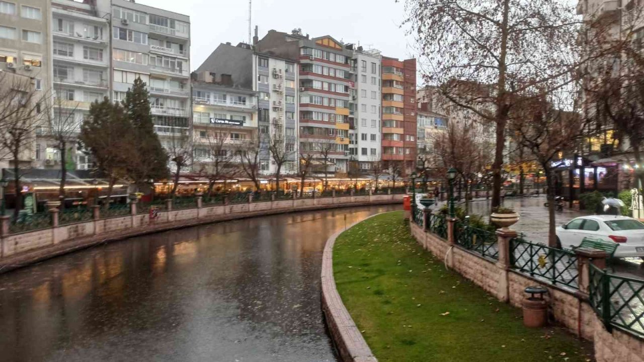 Eskişehir sağanak yağışı hazırlıklı karşıladı