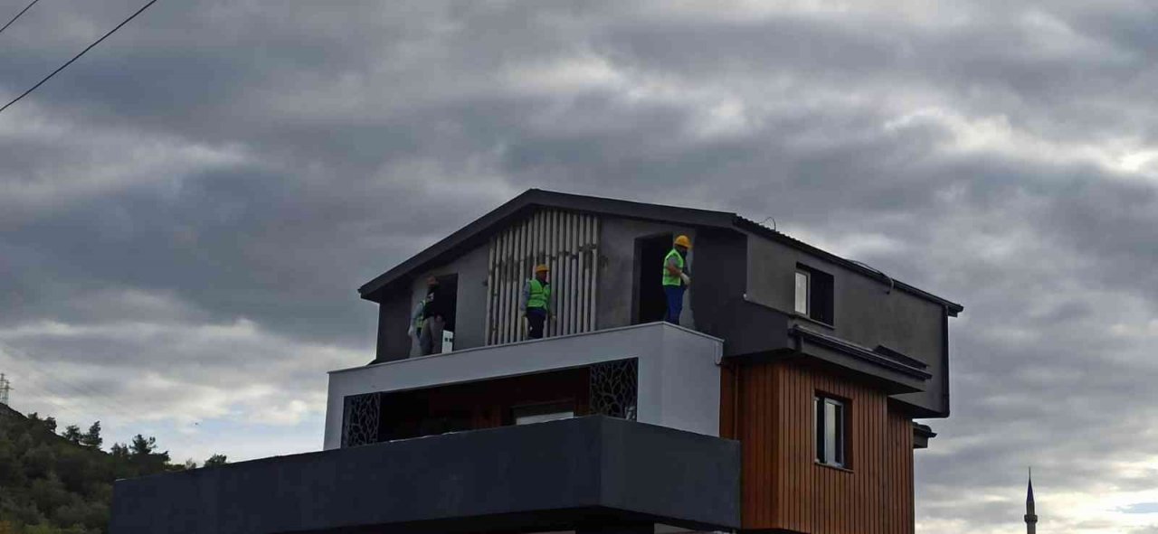 Fethiye’de kaçak yapılar yıkılıyor