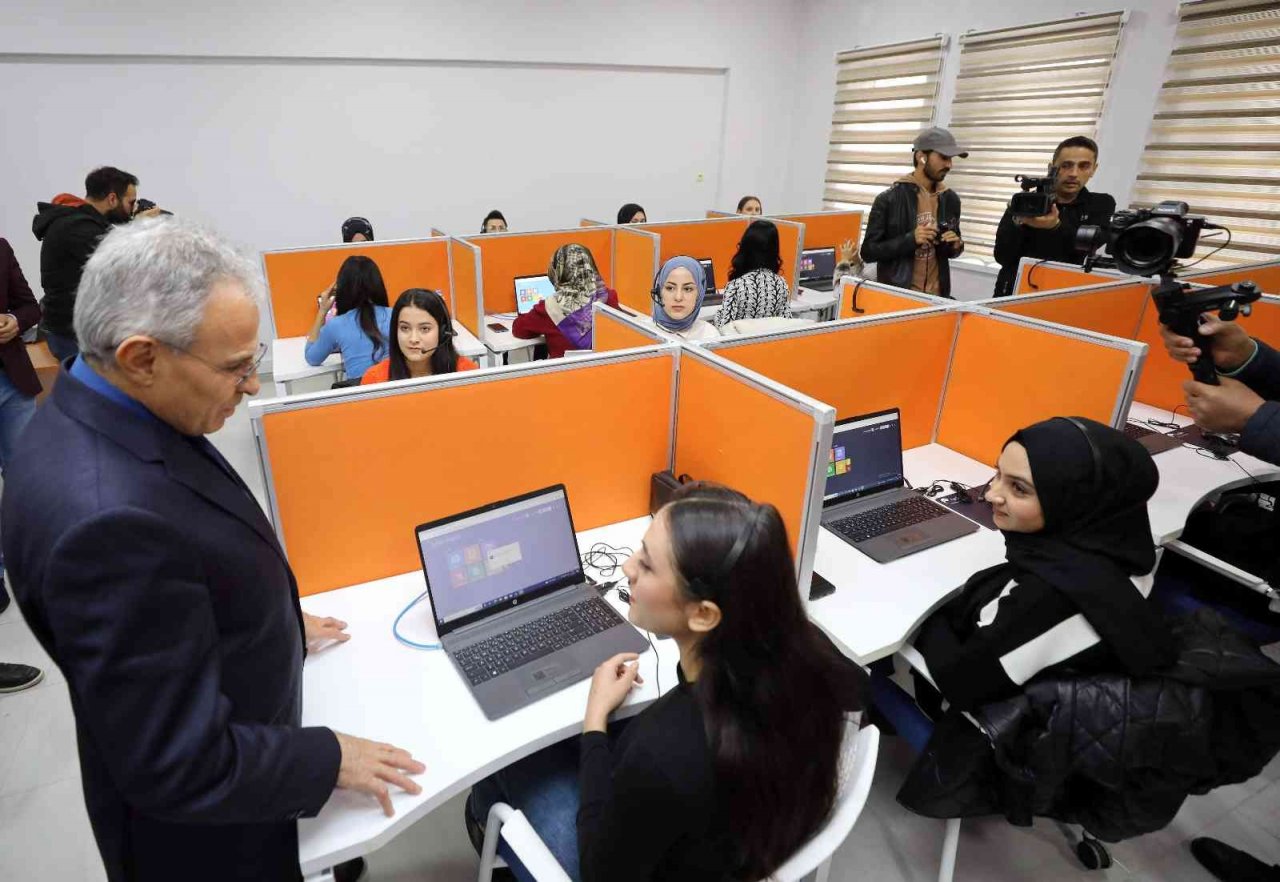 GAÜN’de Mustafa Civelek Çağrı Merkezi Laboratuvarı açıldı