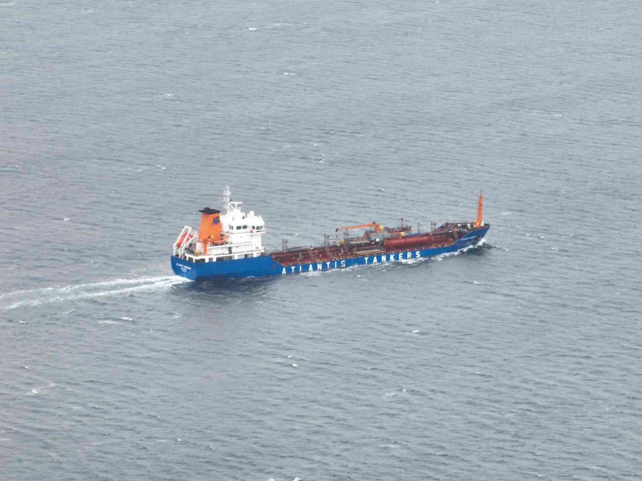 Ham petrol yüklü gemiler, kısmi olarak İstanbul Boğazı’ndaki geçişine devam ediyor