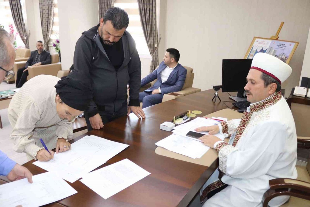 İngiliz vatandaşı Jeanette Müslüman oldu, "Cennet" ismini aldı