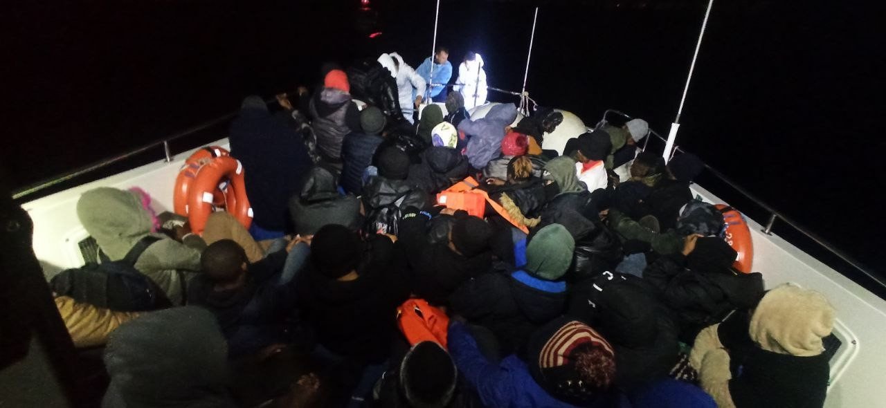 İzmir’de 42 göçmen yakalandı, 38 göçmen kurtarıldı