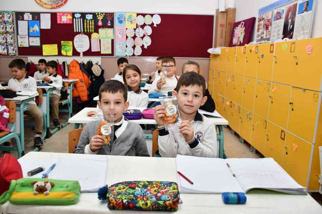 Başkan Usta’dan öğrencilere yerli malı haftası hediyesi