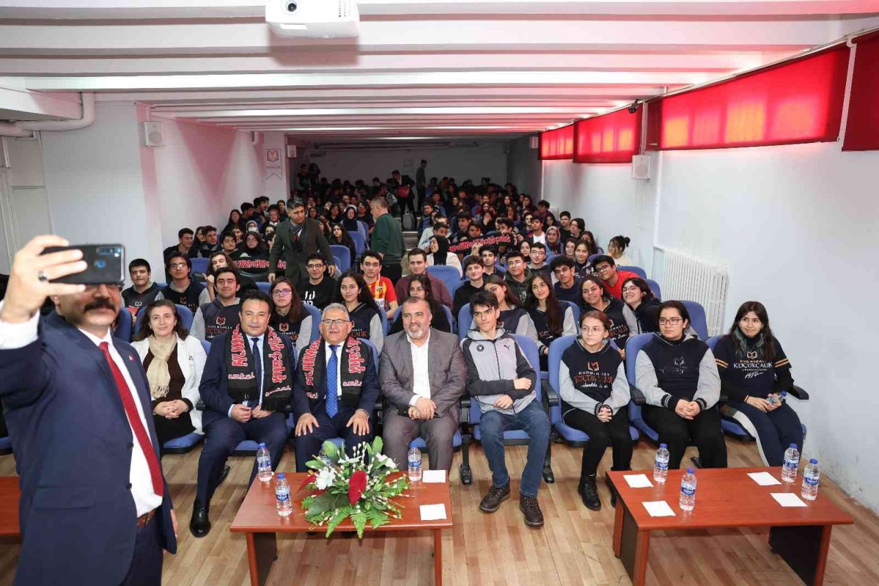 Genç dostu Başkan, öğrencilerle buluştu