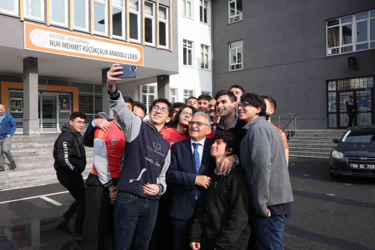 Genç dostu Başkan, öğrencilerle buluştu