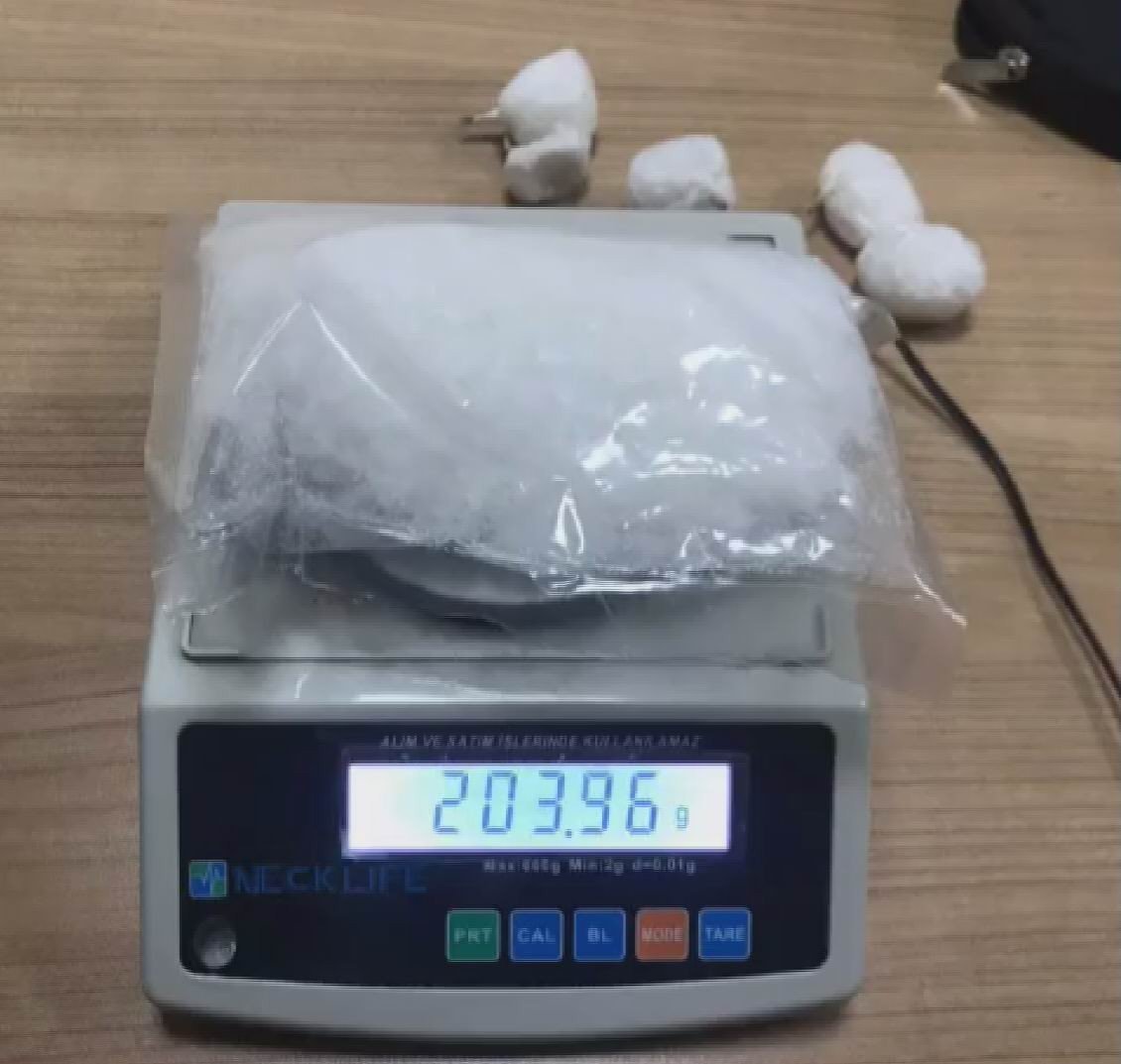 ‘Dur’ ihtarına uymayan araçtan uyuşturucu ve tabanca çıktı