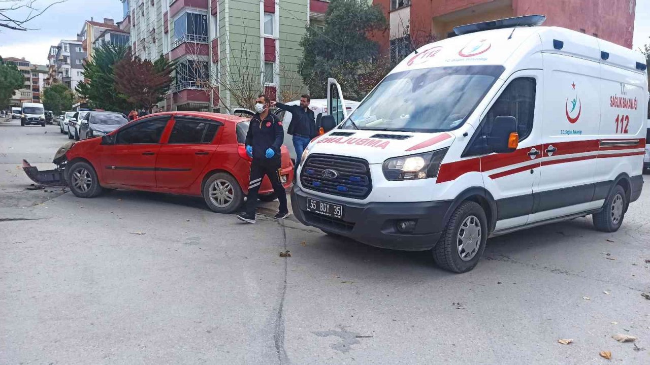 Otomobil ile hafif ticari araç çarpıştı: 1 yaralı