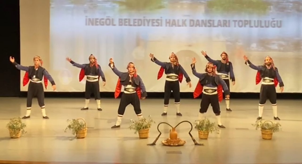 İnegöl Belediyesi Halk Dansları Topluluğu Kıbrıs’ı salladı