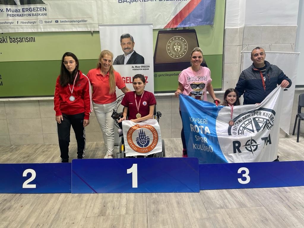 Kayserili yüzücülerden büyük başarı