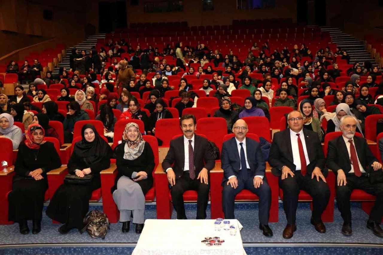 Kur’an-ı Kerim’i güzel okumak için yarıştılar