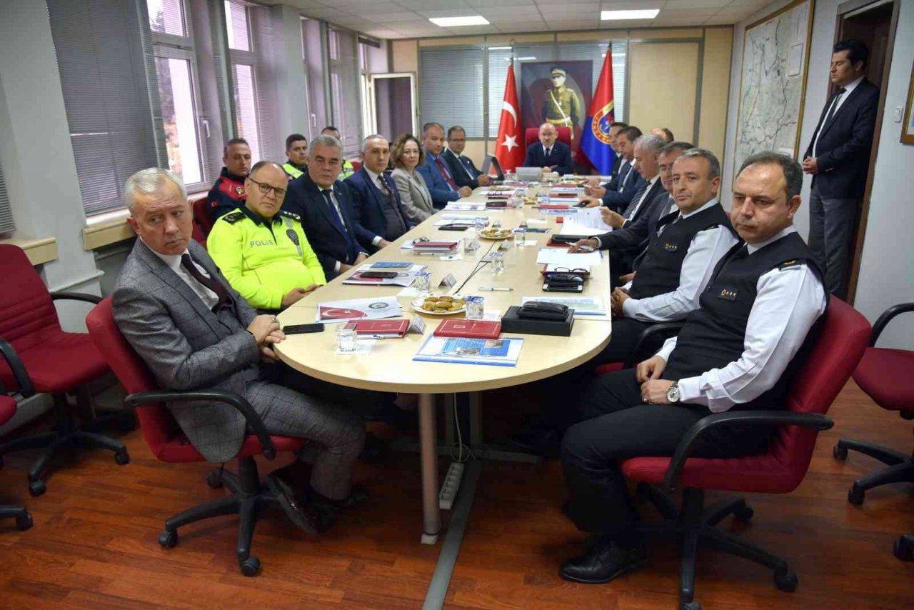 Vali Karadeniz, “Güvenli trafik, güvenli tarım” Sempozyumuna katıldı