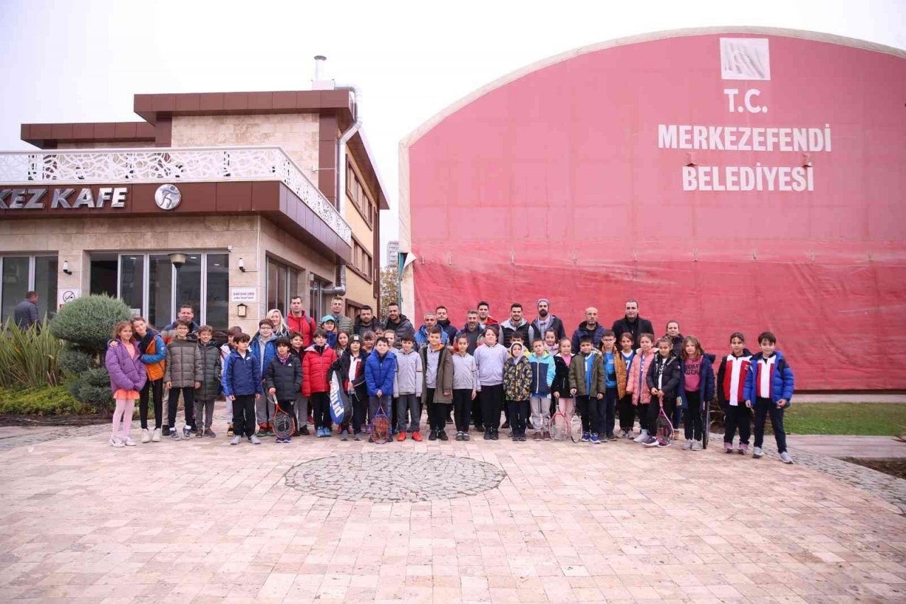 Merkezefendi tenis turnuvasına ev sahipliği yaptı