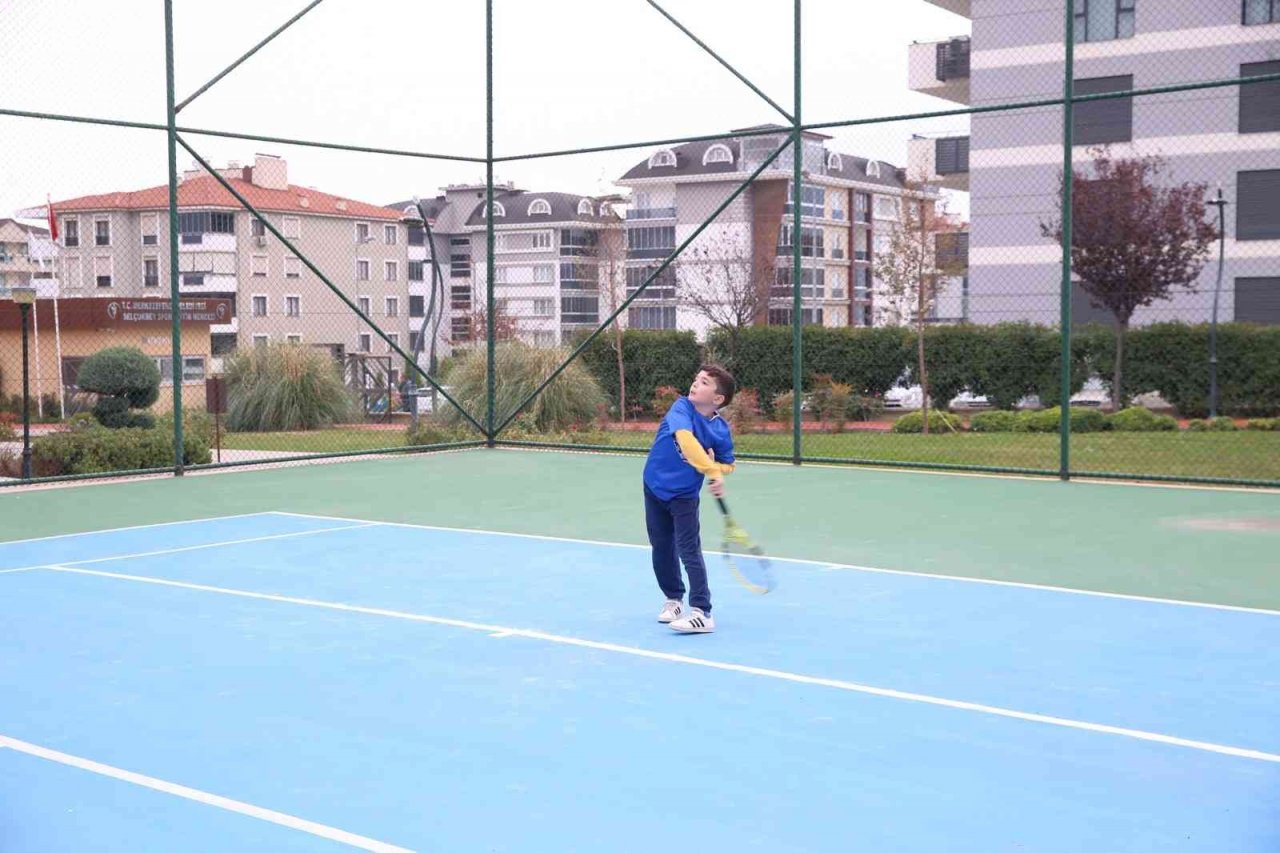 Merkezefendi tenis turnuvasına ev sahipliği yaptı