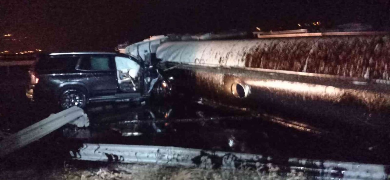 Petrol yüklü tanker ile cip çarpıştı: 3 yaralı