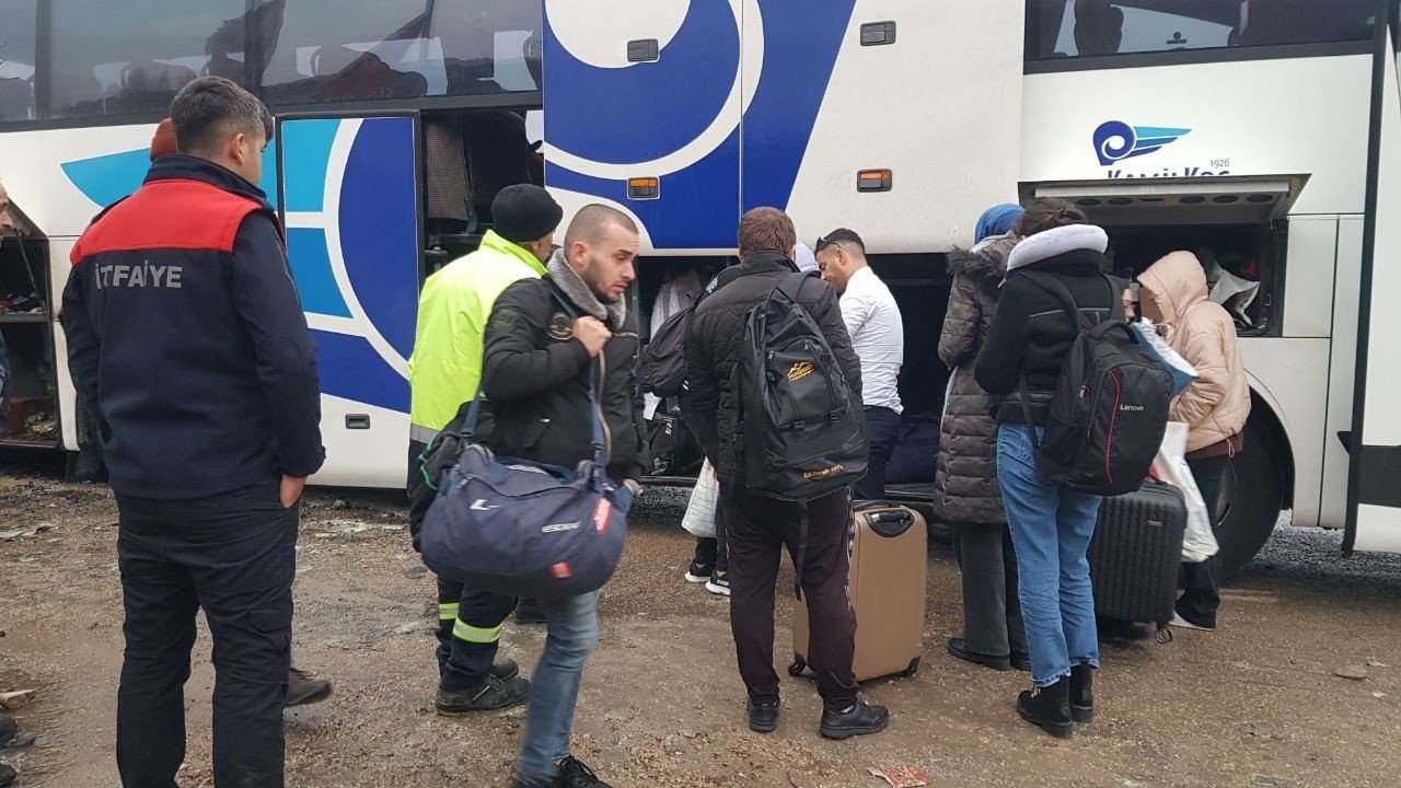 Duman kokusu 21 yolcuyu alevlerin arasında kalmaktan kurtardı