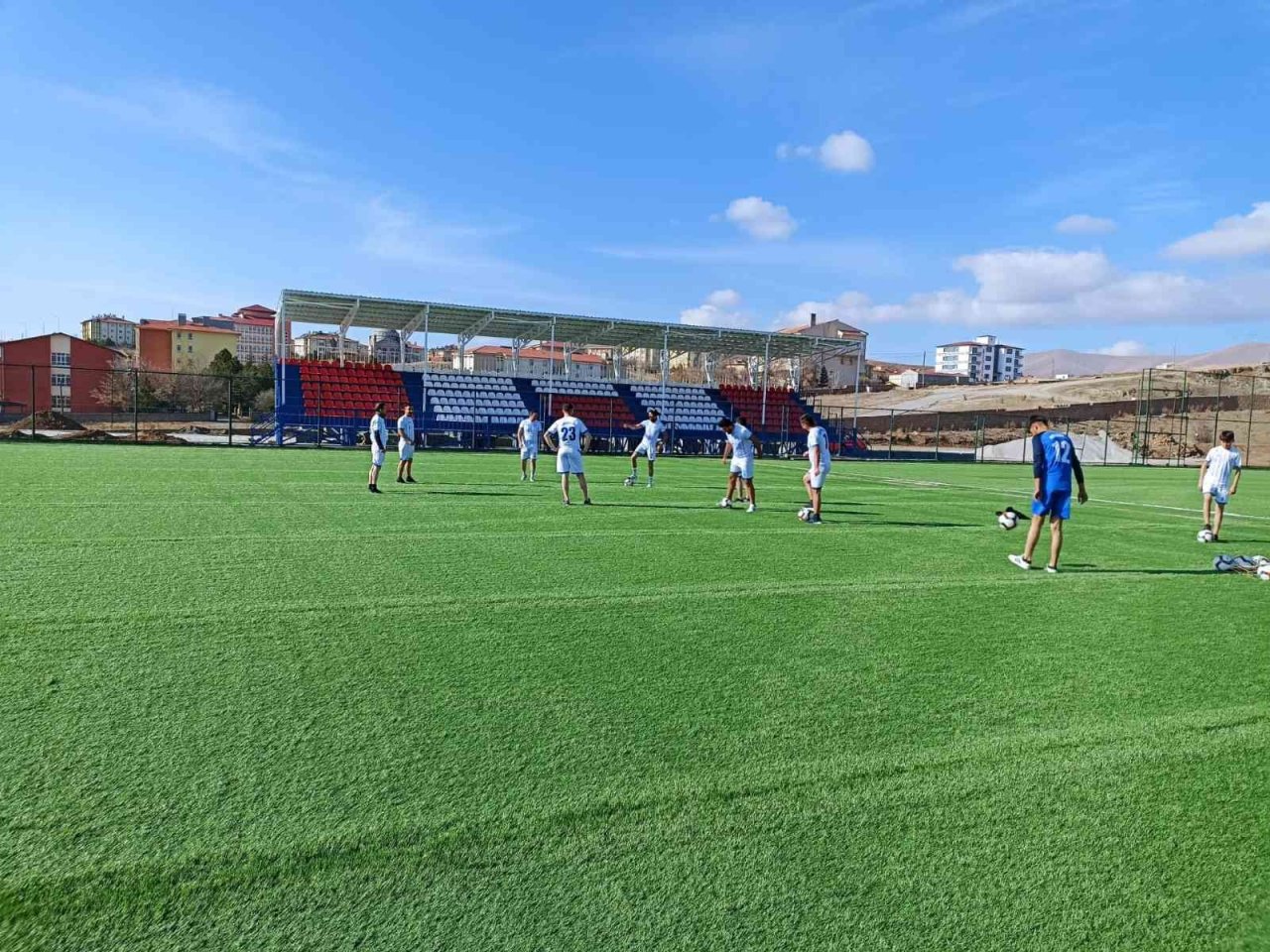 Pınarbaşı ve Sarıoğlan yeni stat için gün sayıyor