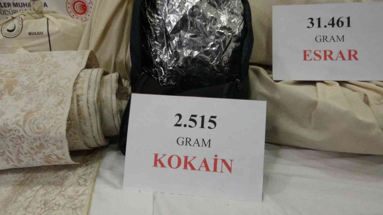 Sabiha Gökçen Havalimanında kargoya getirilen kumaştan 5,7 kilo metamfetamin kazıyarak ele geçirildi