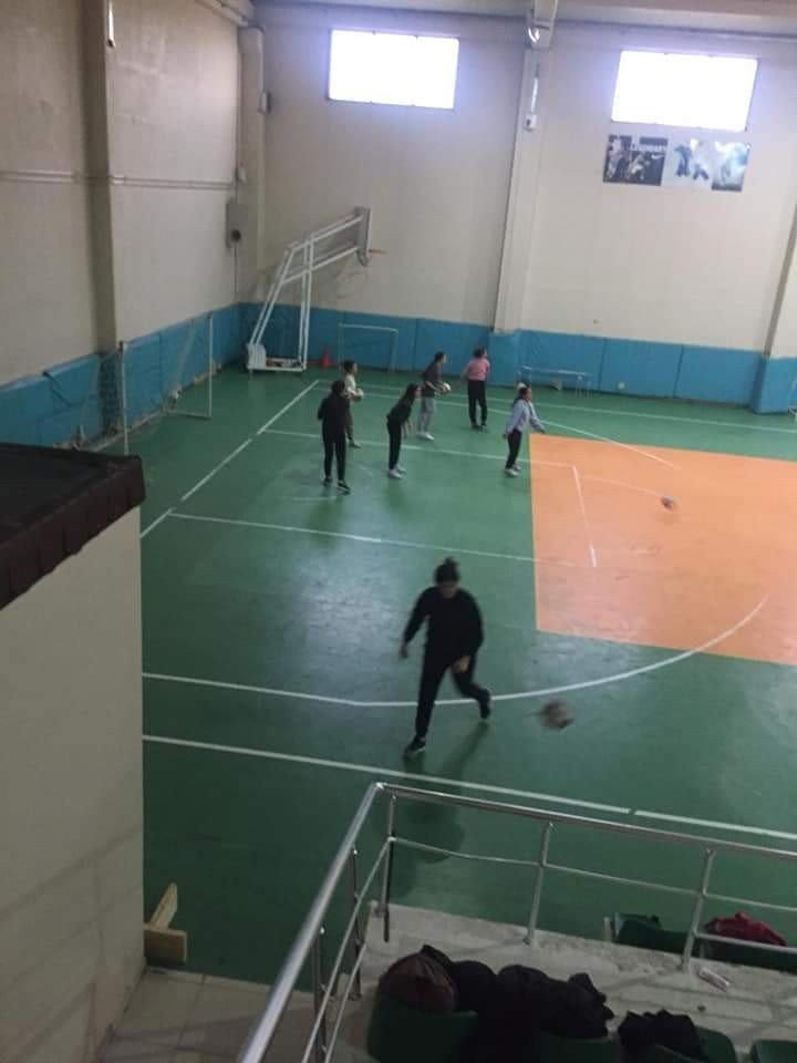 Sarıgöl’de kız öğrencilerine yönelik voleybol kursu açıldı