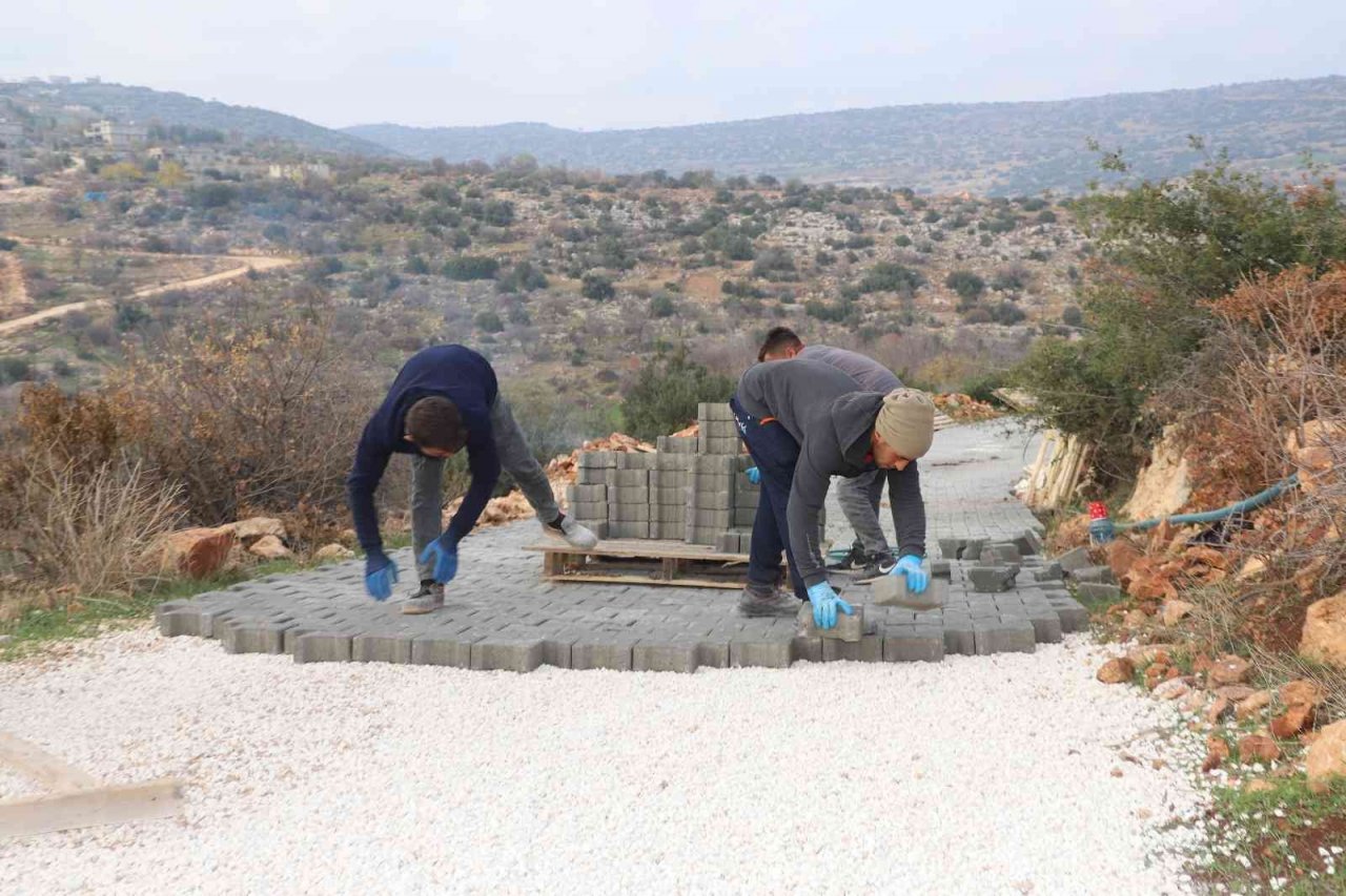 Göksüncük ve Yalangöz mahallelerine kilitli parke taşı
