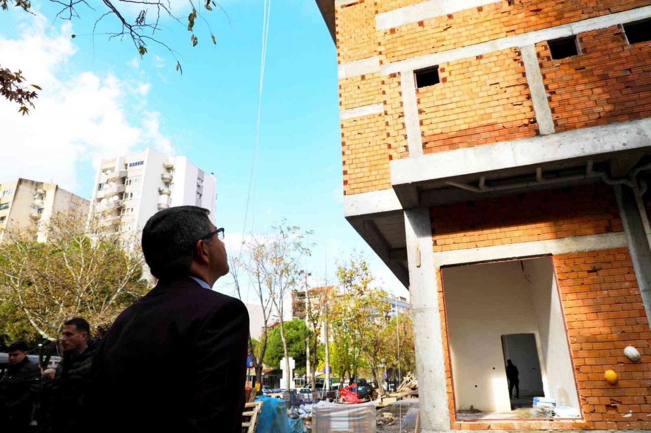 Başkan Çelik Millet Kütüphanesi ve Gençlik Merkezi inşaatında incelemede bulundu