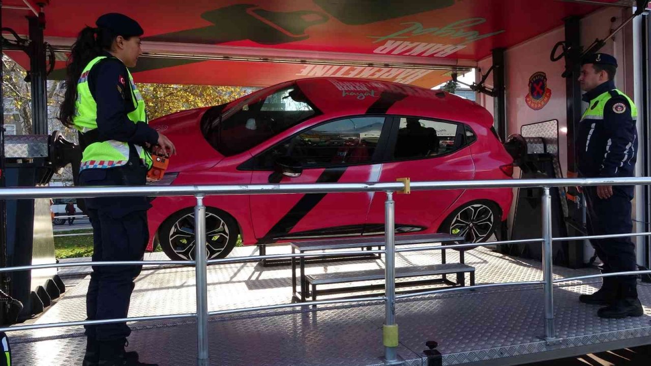 Jandarmanın mobil trafik eğitimi ile öğrenci ve yetişkinler bilinçlendirildi