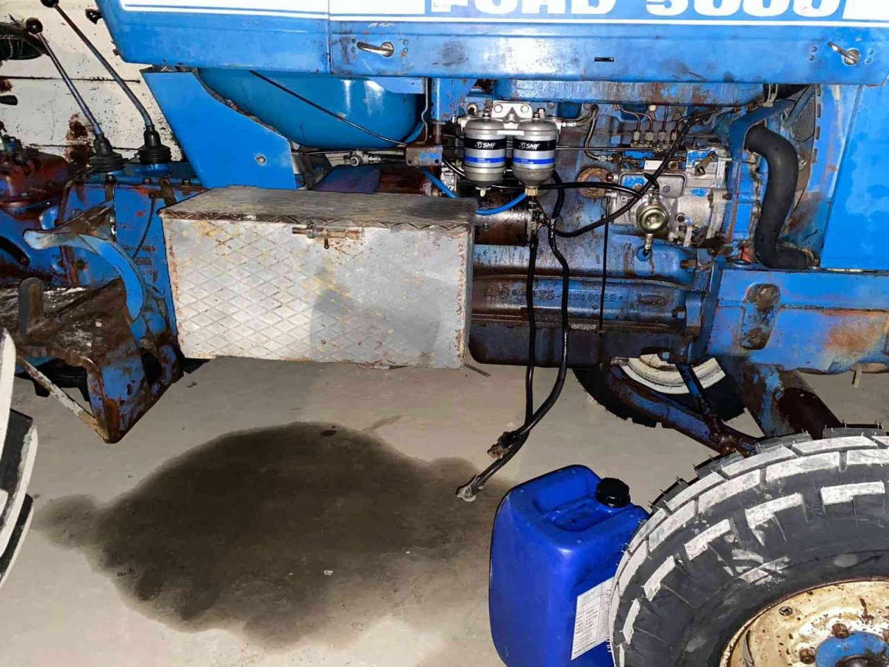 Hırsızlık anında dökülen akaryakıtın kokusu apartman sakinlerini alarma geçirdi