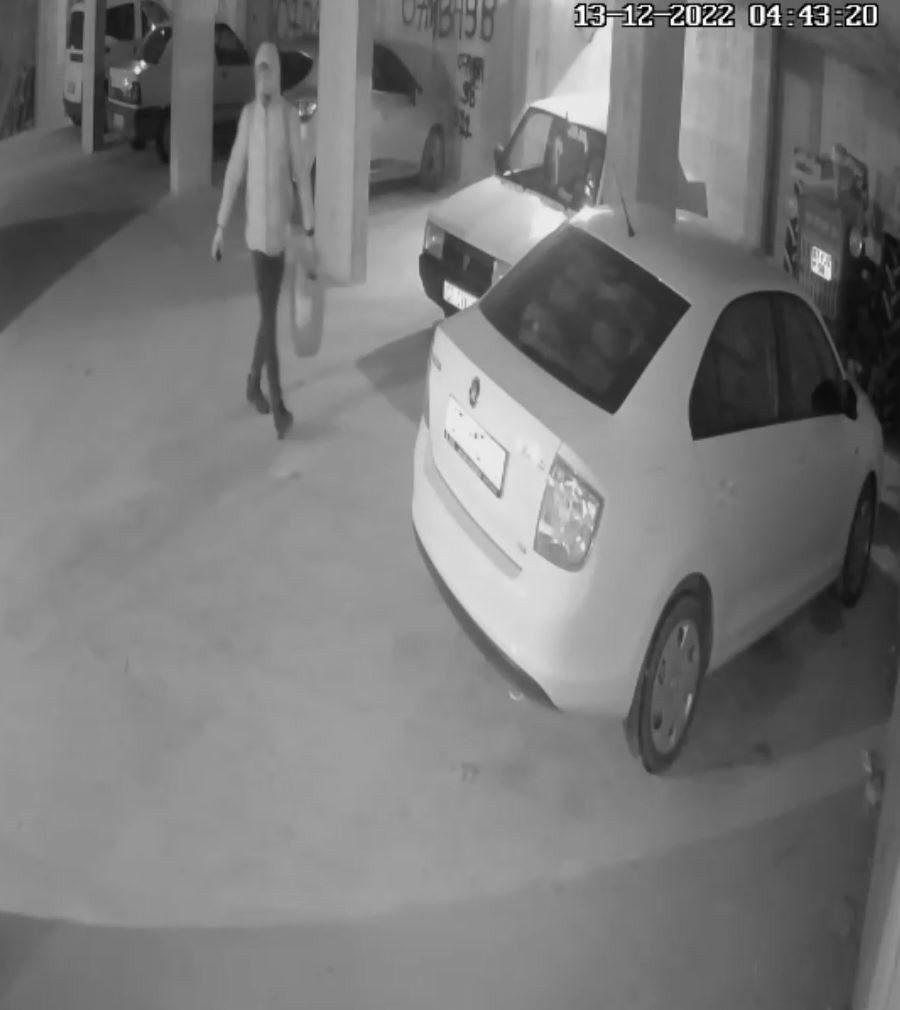 Hırsızlık anında dökülen akaryakıtın kokusu apartman sakinlerini alarma geçirdi