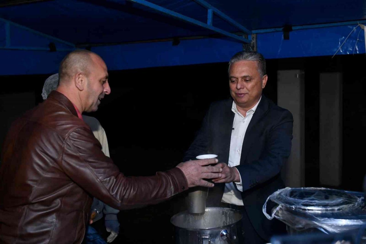 Muratpaşa’da her gün iki noktadan sıcak çorba